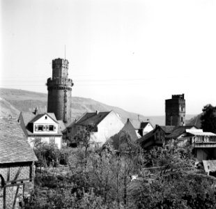 Gezicht op Oberwesel metvlnr de Ochsenturm en de Katzenturm, Bestanddeelnr 254-1141