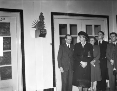 GGD Amsterdam bestaat 50 jaar. Onthulling beeldje, Bestanddeelnr 904-3741