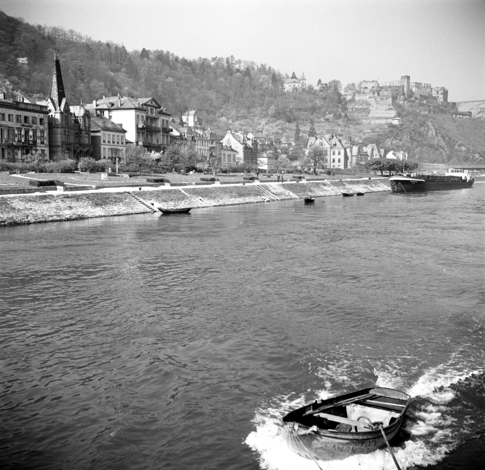 Gezicht op Sankt Goar met rechtsboven de ruïne Burg Rheinfels, Bestanddeelnr 254-1127