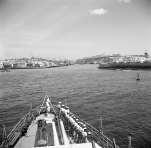 Gezicht op Willemstad op Curaçao vanaf HrMs fregat Van Speijk, Bestanddeelnr 252-8502