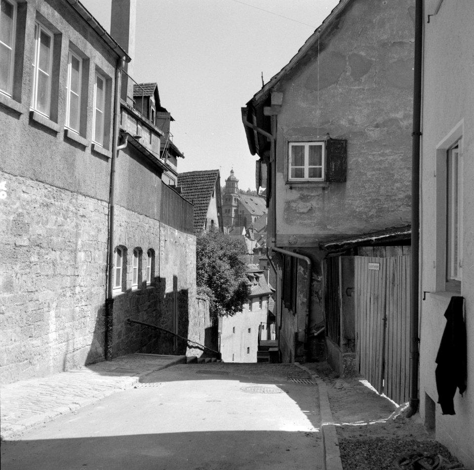 Gezicht op Schwäbisch Hall aan de Kocher met op de achtergrond de Sint Michael k, Bestanddeelnr 254-4506
