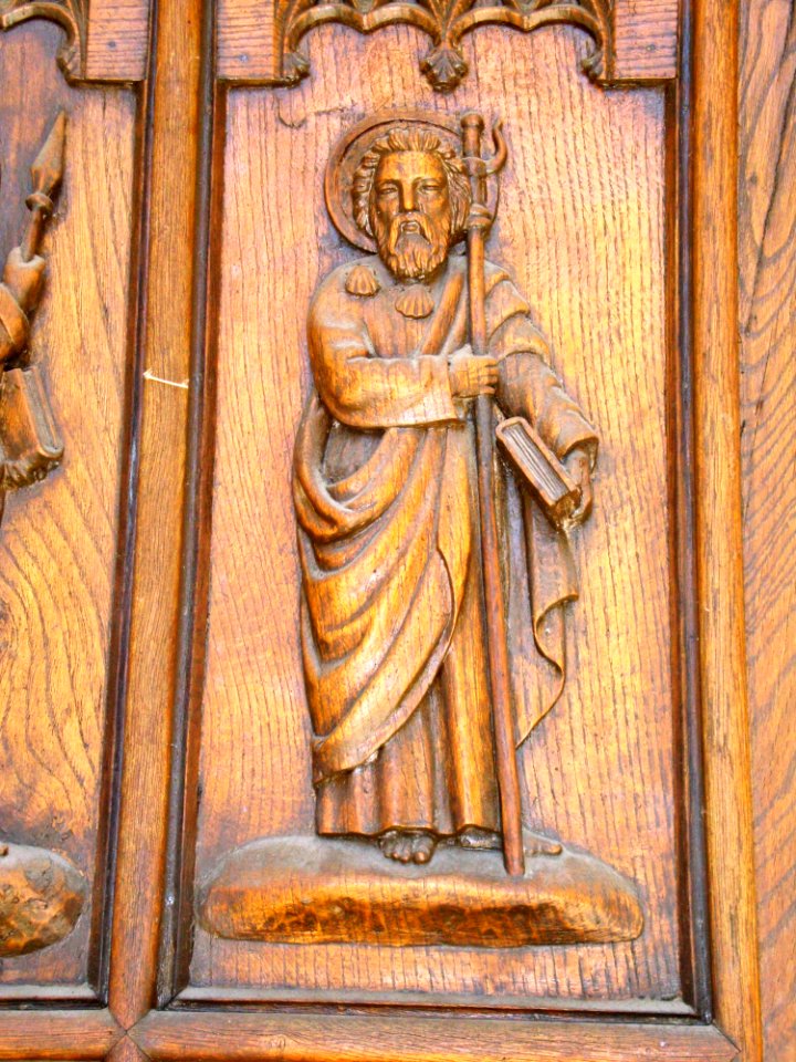 Gimont (Gers, Fr) porte sculptée 12 apôtres, St.Jacques