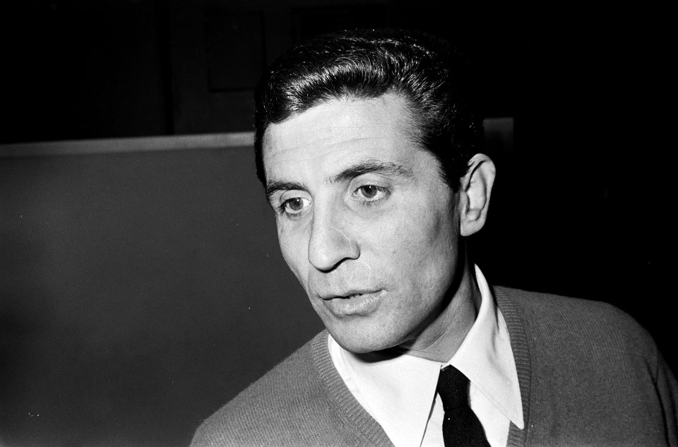 Gilbert Bécaud op Schiphol, Bestanddeelnr 918-3638