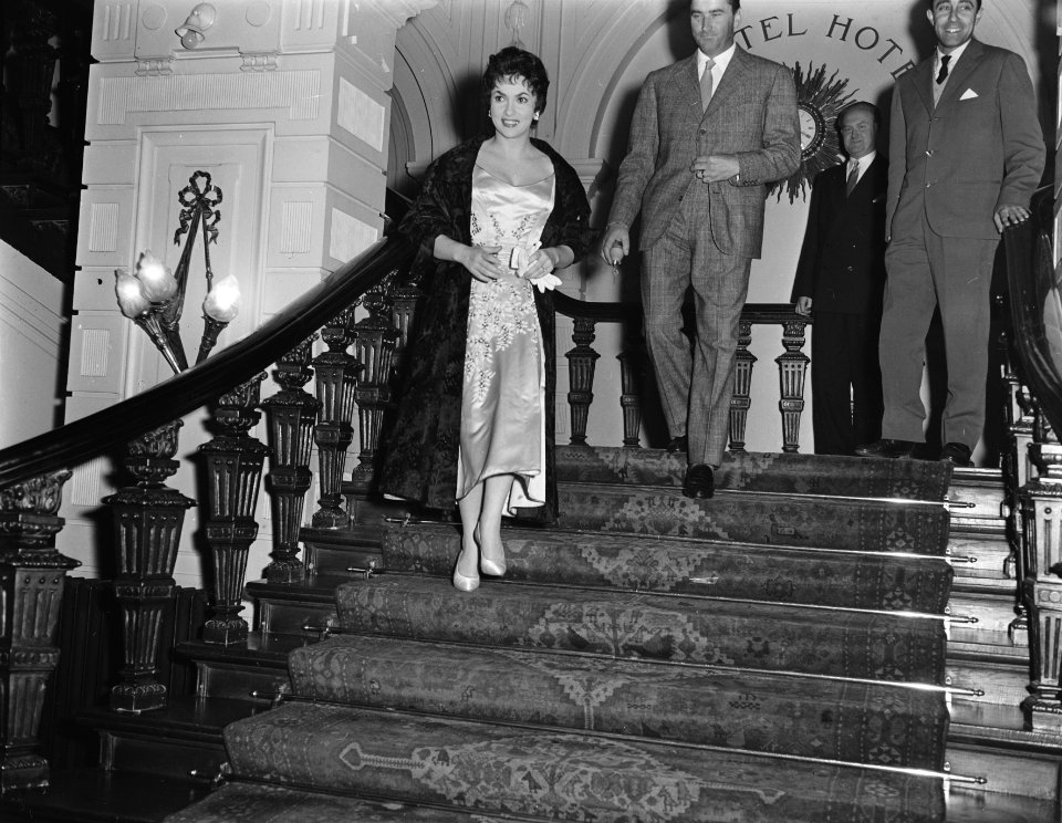 Gina Lolobrigida in Amsterdam, receptie Amstelhotel, Bestanddeelnr 907-3978