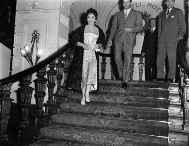 Gina Lolobrigida in Amsterdam, receptie Amstelhotel, Bestanddeelnr 907-3978