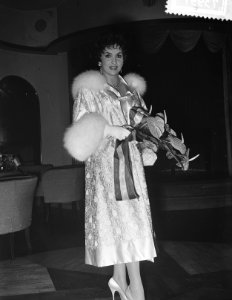 Gina Lolobrigida in Amsterdam, wereldpremiere, Bestanddeelnr 907-3997