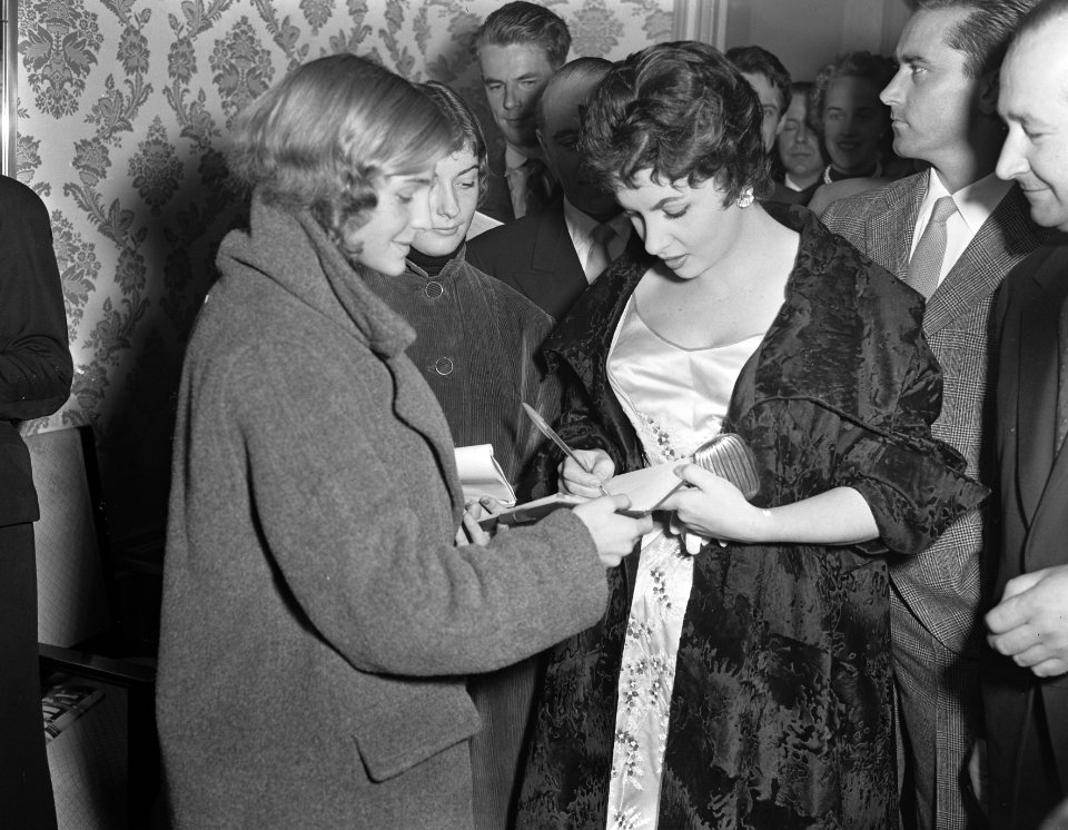 Gina Lolobrigida in Amsterdam, receptie Amstelhotel, Bestanddeelnr 907-3983