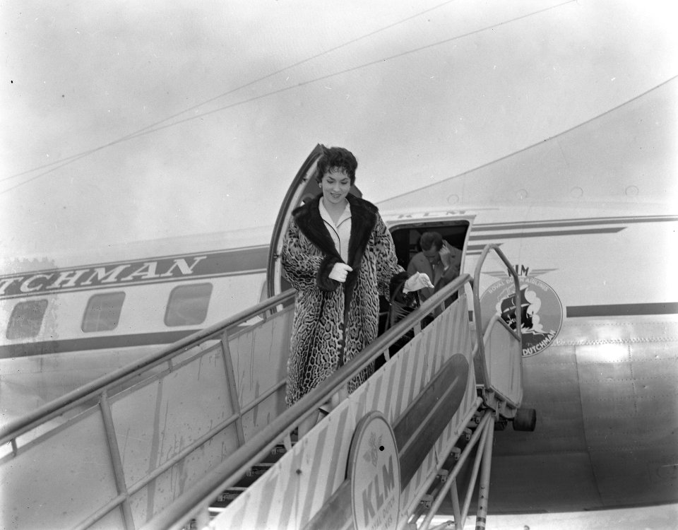 Gina Lolobrigida in Amsterdam, aankomst, Bestanddeelnr 907-3977