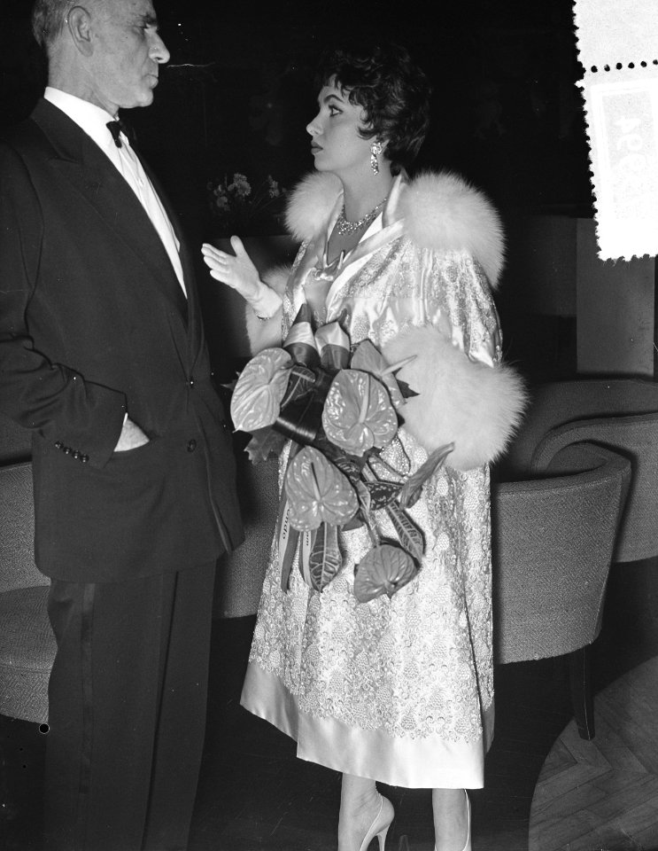 Gina Lolobrigida in Amsterdam, wereldpremiere, Bestanddeelnr 907-3994