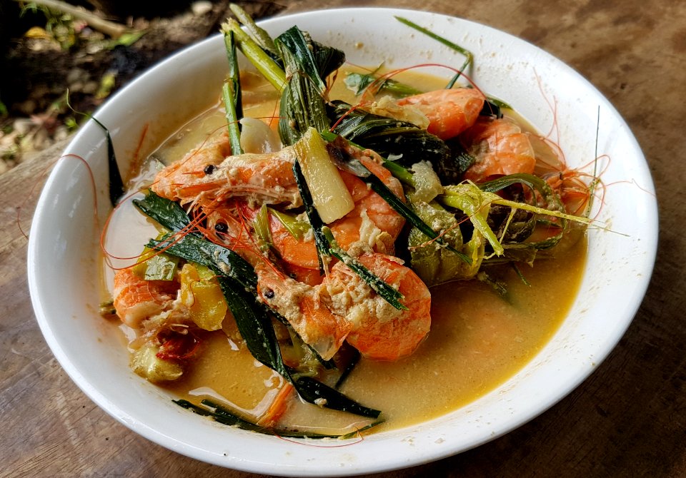 Ginataang hipon - shrimp in coconut milk (Philippines)