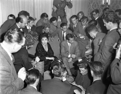 Gina Lolobrigida in Amsterdam, receptie Amstelhotel, Bestanddeelnr 907-3982