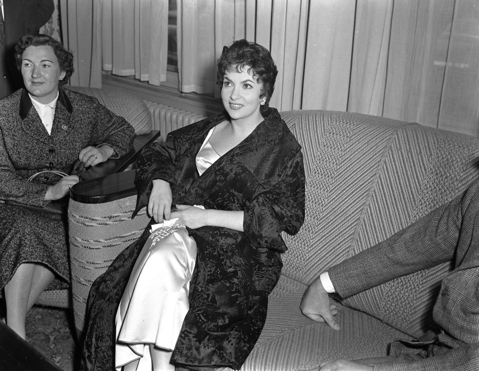 Gina Lolobrigida in Amsterdam, receptie Amstelhotel, Bestanddeelnr 907-3980