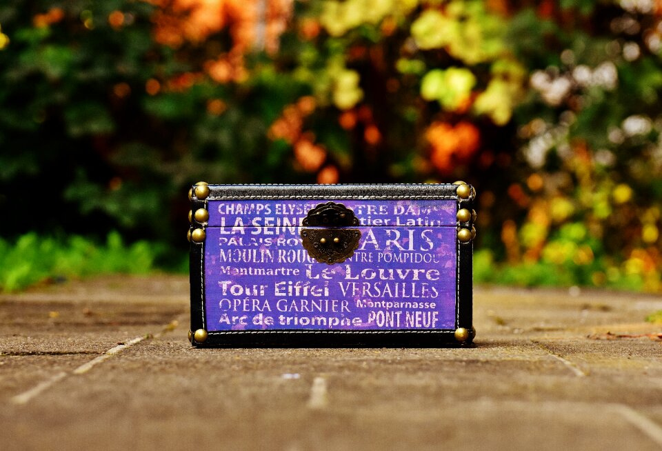 Closure casket ornament