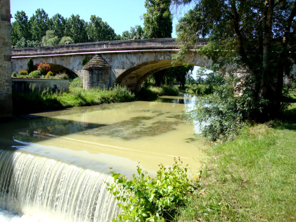 Gimont (Gers, Fr) la Gimone, pont et barrage