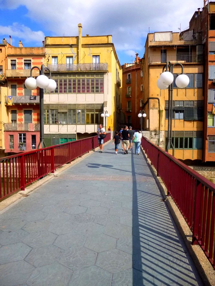 Girona - Puente de Sant Agustí sobre el Onyar