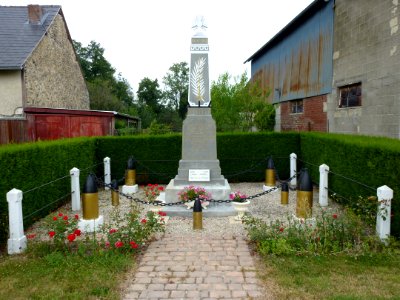 Givron (Ardennes) monument aux morts