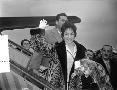Gina Lolobrigida in Amsterdam, aankomst, Bestanddeelnr 907-3984