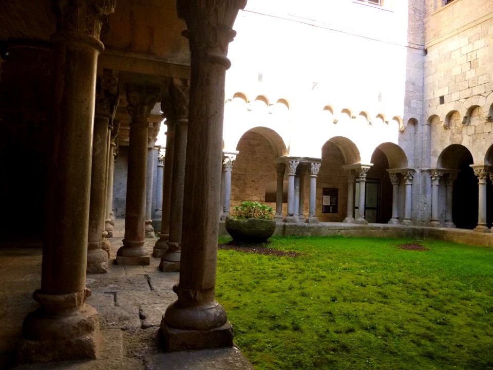 Girona - Ex Monasterio de Sant Pere de Galligants, claustro 16