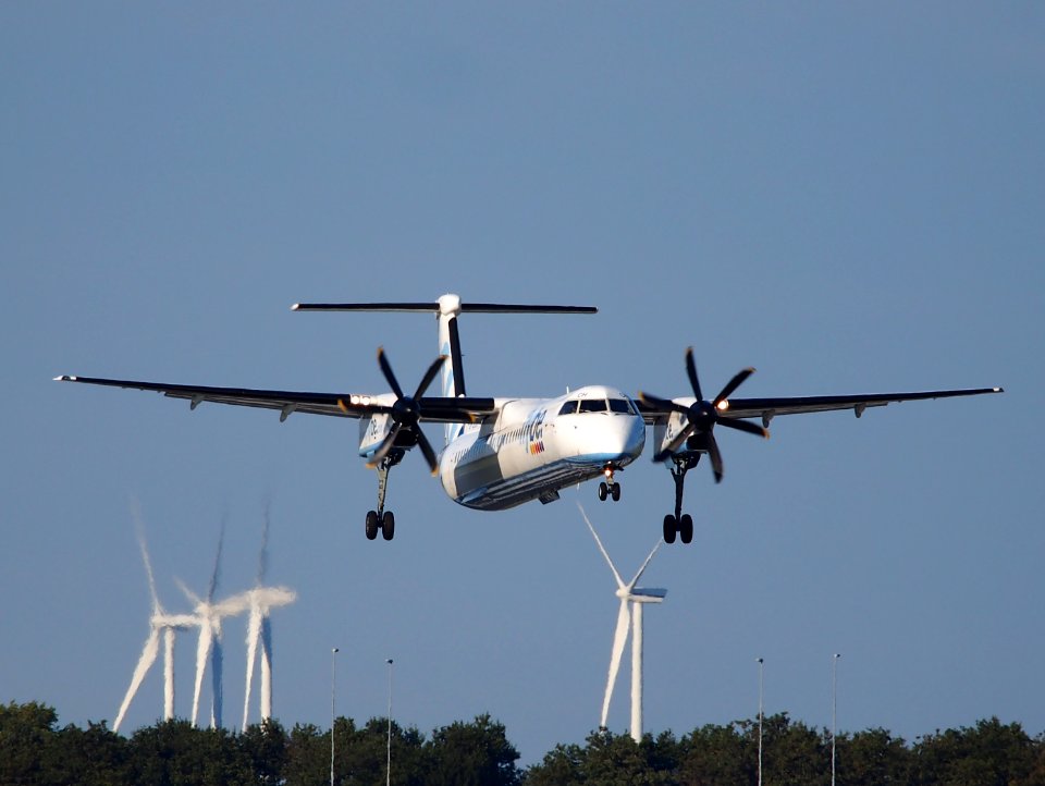 G-JECH Flybe De Havilland Canada DHC-8-402Q Dash 8 - cn 4103 landing at Schiphol pic1