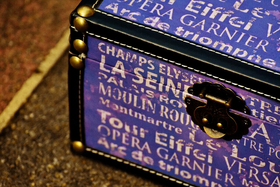 Closure casket ornament