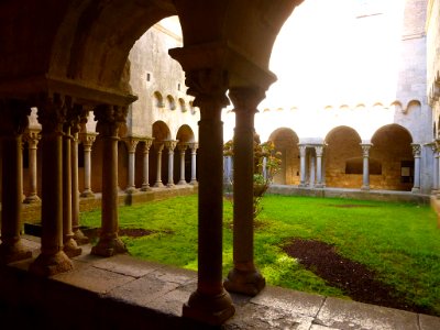 Girona - Ex Monasterio de Sant Pere de Galligants, claustro 06