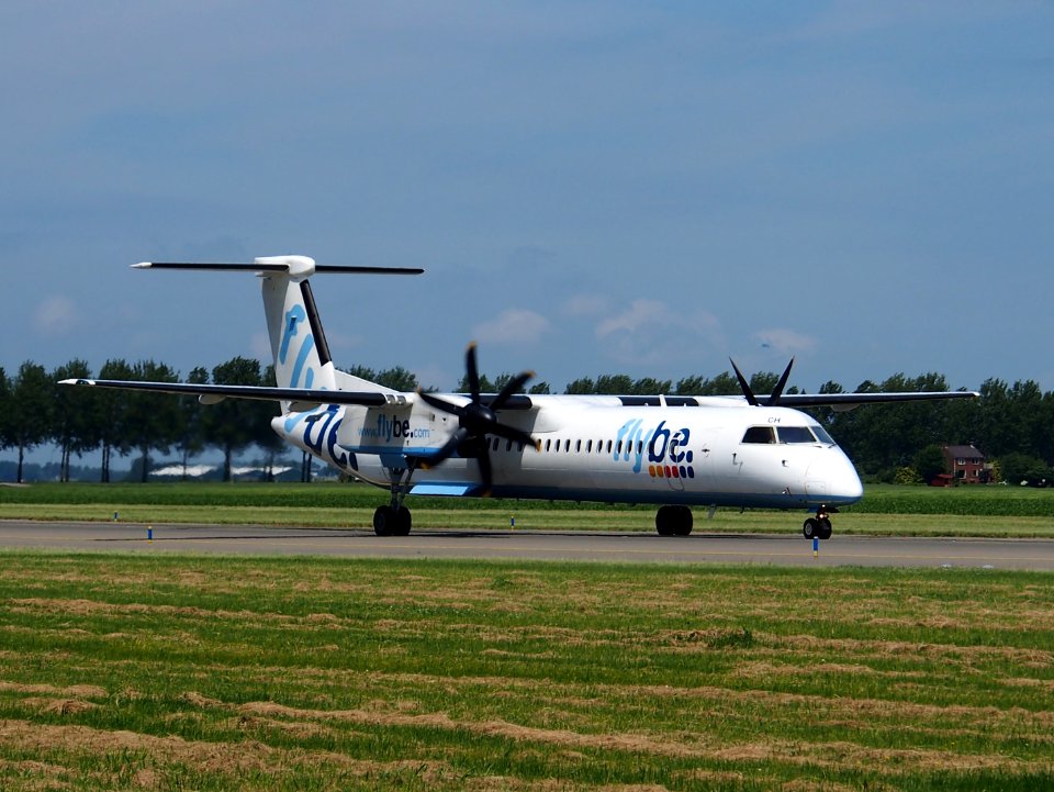 G-JECH Flybe Dash 8 Q400 pic1