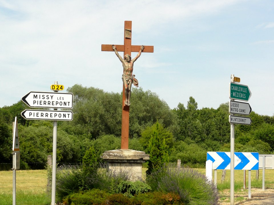 Gizy (Aisne) croix de chemin