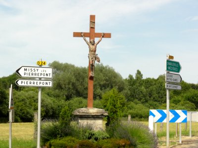 Gizy (Aisne) croix de chemin