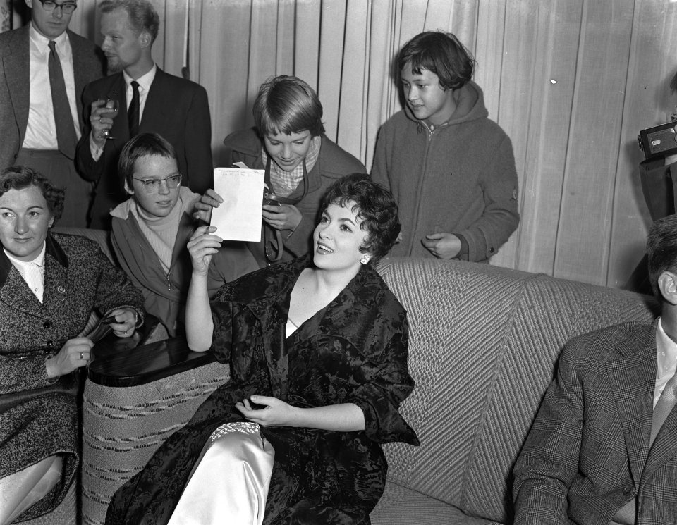 Gina Lolobrigida in Amsterdam, receptie Amstelhotel, Bestanddeelnr 907-3979