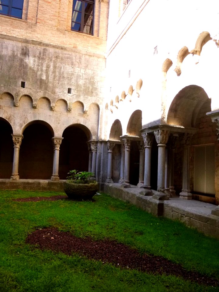 Girona - Ex Monasterio de Sant Pere de Galligants, claustro 12