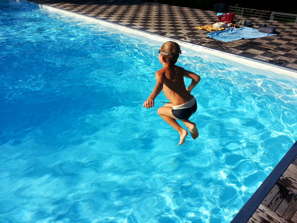 Dip outdoor swimming pool water