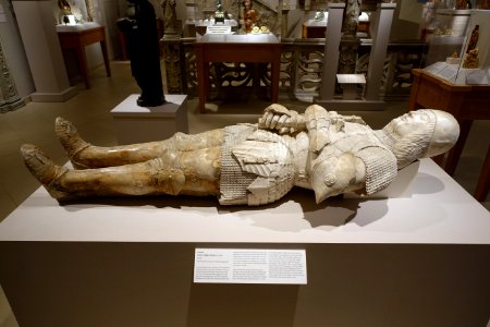 Gisant, knight in armor, Spanish, c. 1500, stone, view 1 - Princeton University Art Museum - DSC06775