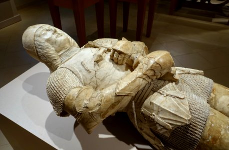 Gisant, knight in armor, Spanish, c. 1500, stone, view 2 - Princeton University Art Museum - DSC06776