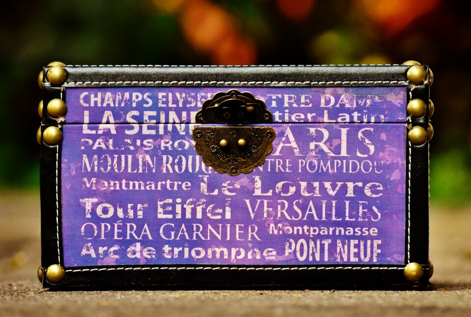 Closure casket ornament