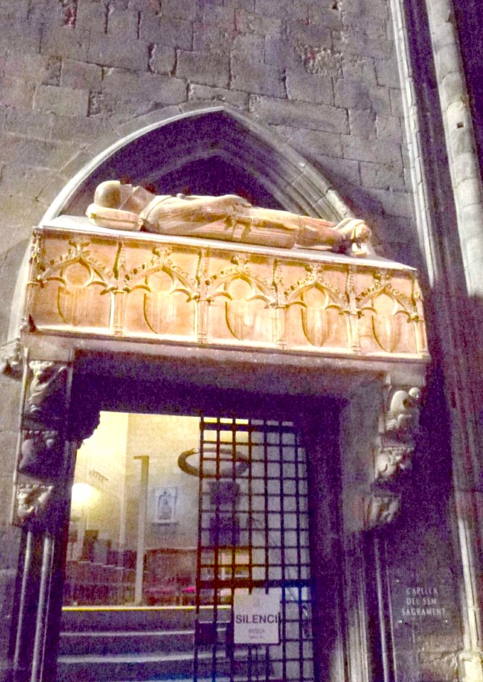 Girona - Catedral, Sepulcro del Conde Ramón Berenguer II