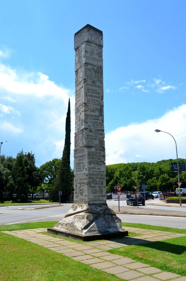 Girona, Columna a la Història de Girona (2)