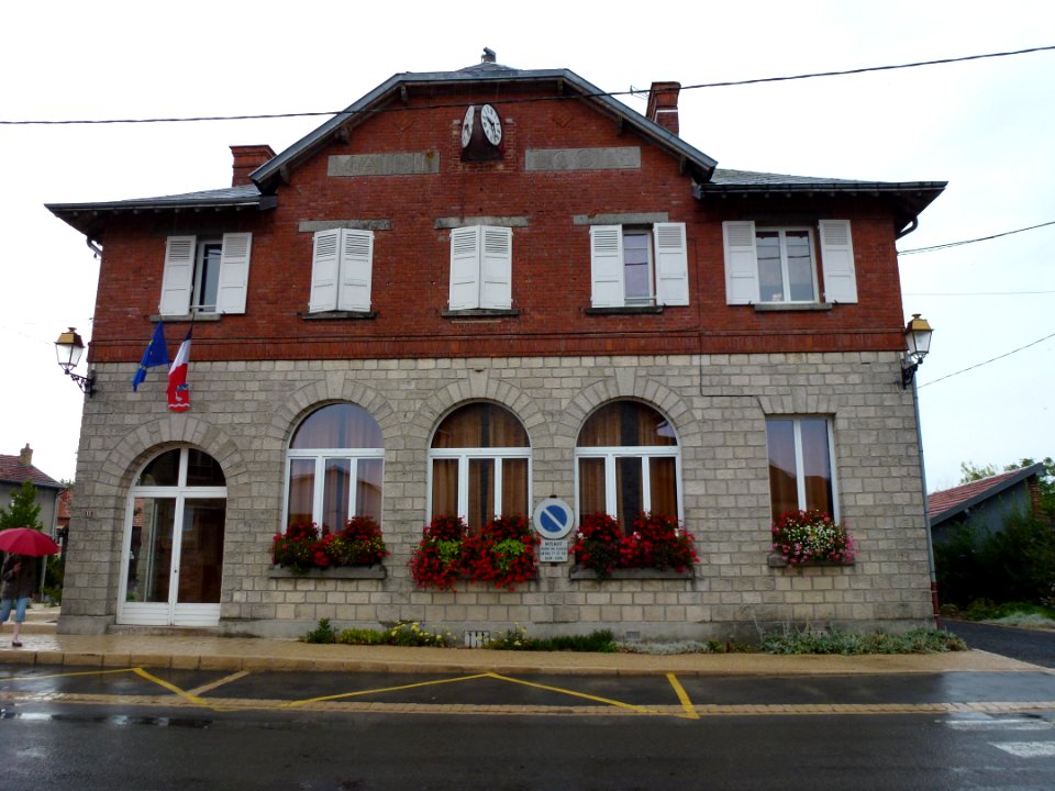 Givry (Ardennes) mairie - école