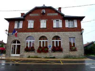 Givry (Ardennes) mairie - école