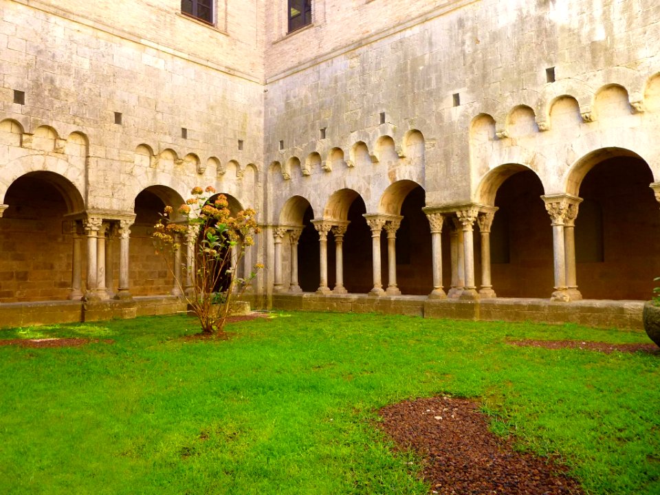 Girona - Ex Monasterio de Sant Pere de Galligants, claustro 11