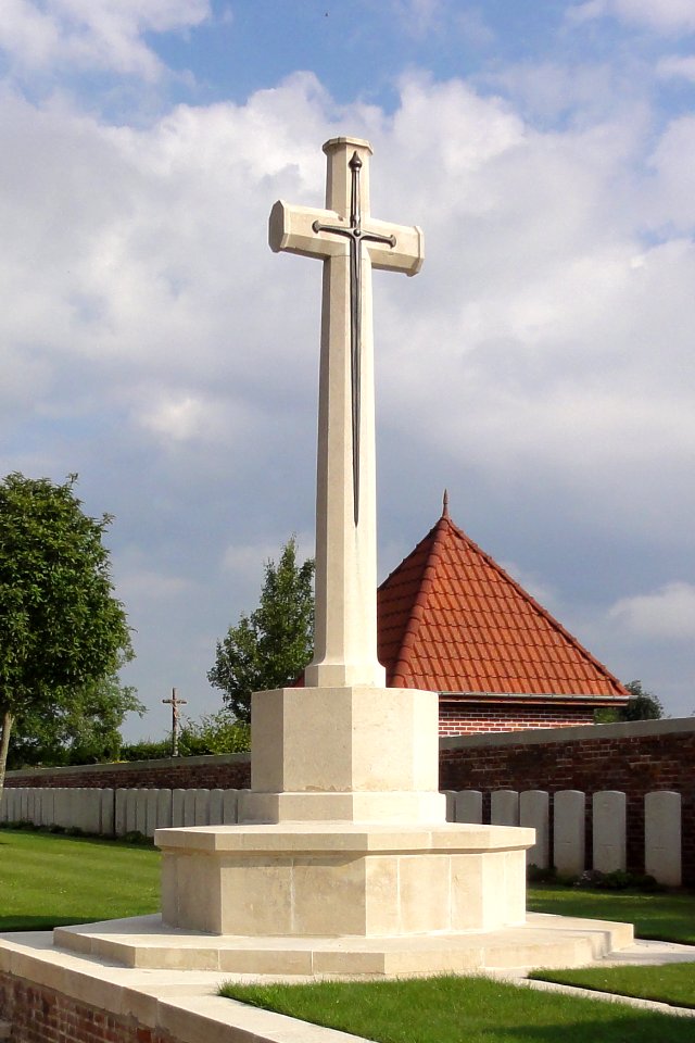 Ghissignies British Cemetery (Nord, Fr) CWGC (cropped)