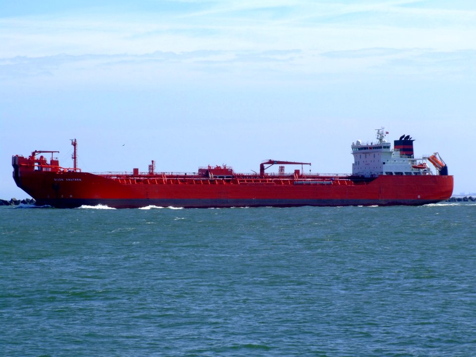 Gijon Knutsen p02 leaving Port of Rotterdam, Holland 20-Jun-2007