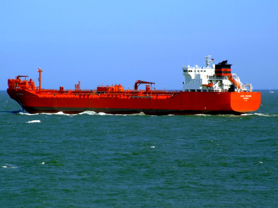 Gijon Knutsen p05 leaving Port of Rotterdam, Holland 20-Jun-2007