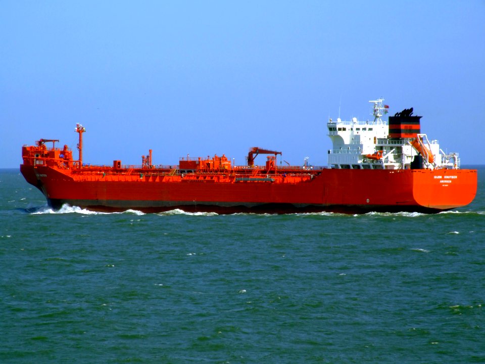 Gijon Knutsen p06 leaving Port of Rotterdam, Holland 20-Jun-2007