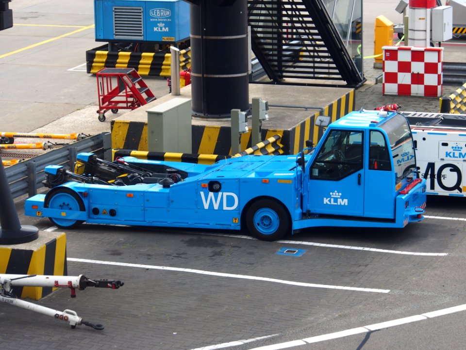 GHH Fahrzeuge WD at Schiphol (AMS - EHAM), The Netherlands, 18may2014, pic-2