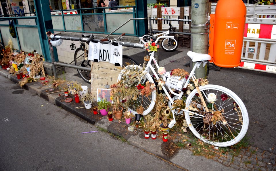 Ghost bike 2021 Frankfurter Allee (Berlin) 3v4