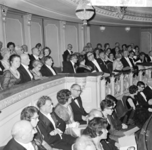 Gijsbrecht van Aemstel in Stadsschouwburg, vele hoge gasten, Minister Suurhof (t, Bestanddeelnr 918-6267