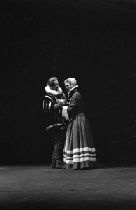 Gijsbrecht van Amstel in Stadsschouwburg. Andre van den Heuvel en Ellen Vogel, Bestanddeelnr 920-9566
