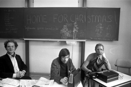 Gijzeling in gevangenis Scheveningen perskamer met bord Home for Christmas, Bestanddeelnr 927-5494