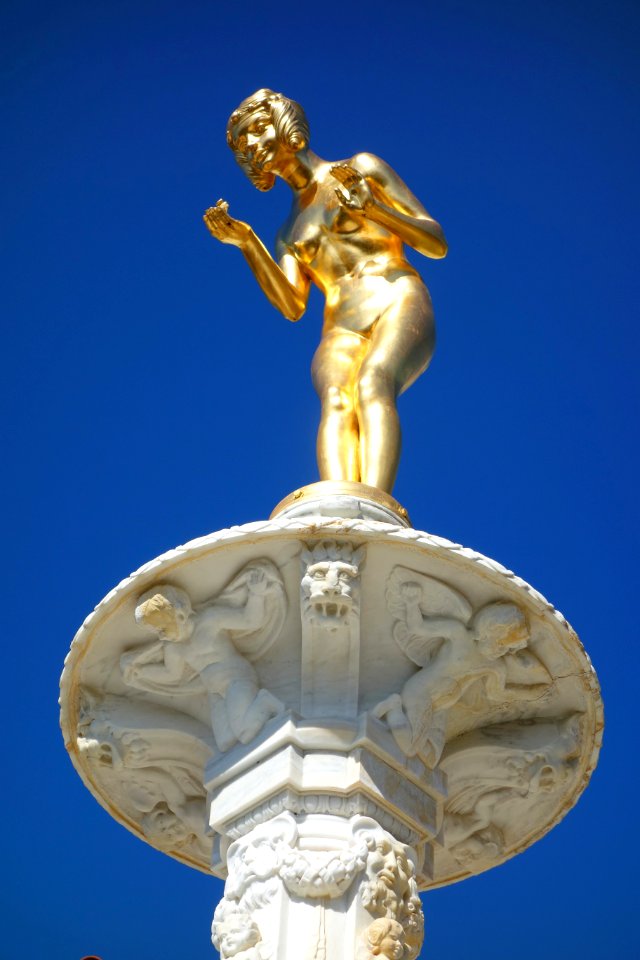 Gilded fountain, frog (Hearst Castle) - DSC06555