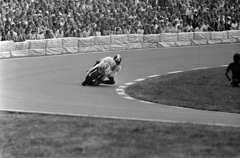 Giacomo Agostini in actie, Bestanddeelnr 927-2904